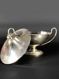 Sopera Inglesa en plata del platero James Young. - comprar online