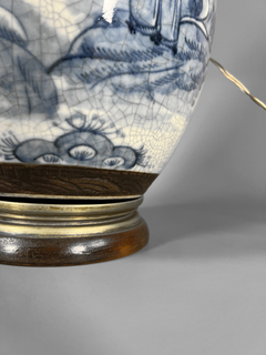 Lámpara de porcelana China celadón con escenas costumbristas en azul - Mayflower