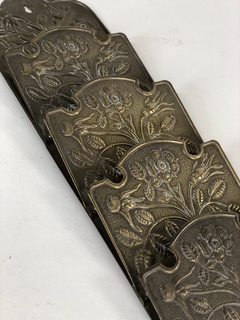 Tarjetero Inglés en Bronce repujado - comprar online