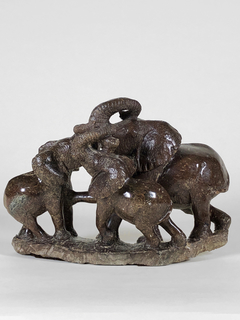 Escultura de elefantes en mármol