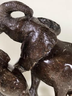 Imagen de Escultura de elefantes en mármol