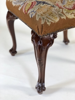 Sillas Inglesas en caoba y- petit point