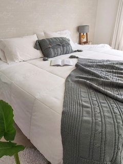 Manta/pie de cama + funda de almohadón GRIS - comprar online