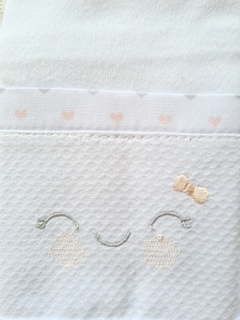 TOALHA DE BOCA EM SUEDINE CARINHA - comprar online