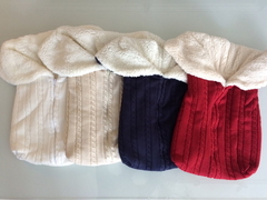 SEGURA BEBÊ EM TRICOT