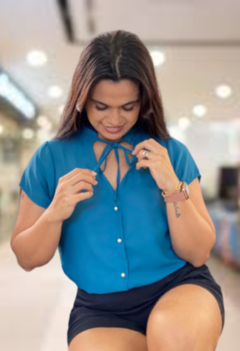 Coleção Blusas Lisas - Mod: Azul Petróleo com Laço - comprar online
