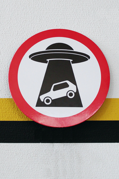 Placa UFO! RISCO DE ABDUÇÃO DO CARRO - Sinalização Criativa - comprar online