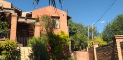 Se vende casa en Villa Rivera Indarte. Calle laguna honda 8798 en internet