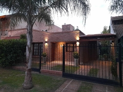 SE VENDE DUPLEX EN BARRIO POETA LUGONES