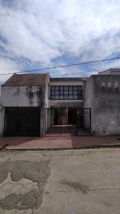 SE VENDE EXCELENTE CASA EN CALLE EINSTEIN 2186