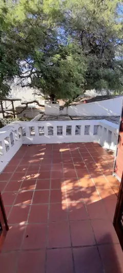 SE VENDE EXCELENTE CASA UBICADA EN BARRIO VILLA ALLENDE OESTE. - Kabals - Servicios Inmobiliarios