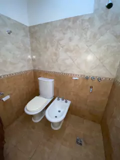 SE VENDE EXCELENTE CASA EN BARRIO SARGENTO CABRAL. - Kabals - Servicios Inmobiliarios