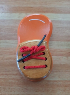 Zapatilla enhebrado
