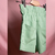Shorts Soltinho Verde na internet