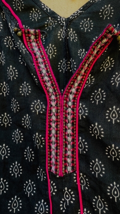 Imagen de Blusa Trikonasana