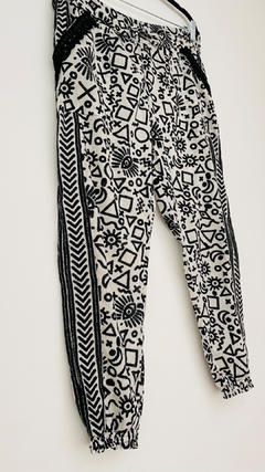 Pantalón tipo jogger Ojitos
