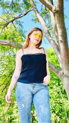 Musculosa Azhara en internet