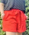 Short Bermellón en internet