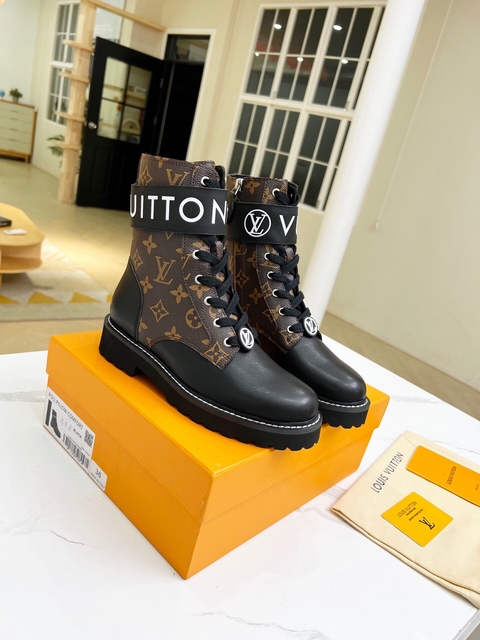 Tênis Louis Vuitton Trainer - Boutique La'Myra