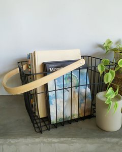 Cesta de Metal Grande Preta Alça Bambu