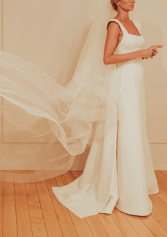 Vestido de noiva minimalista com sobre saia em laço desconstruído - TAM 36 - comprar online