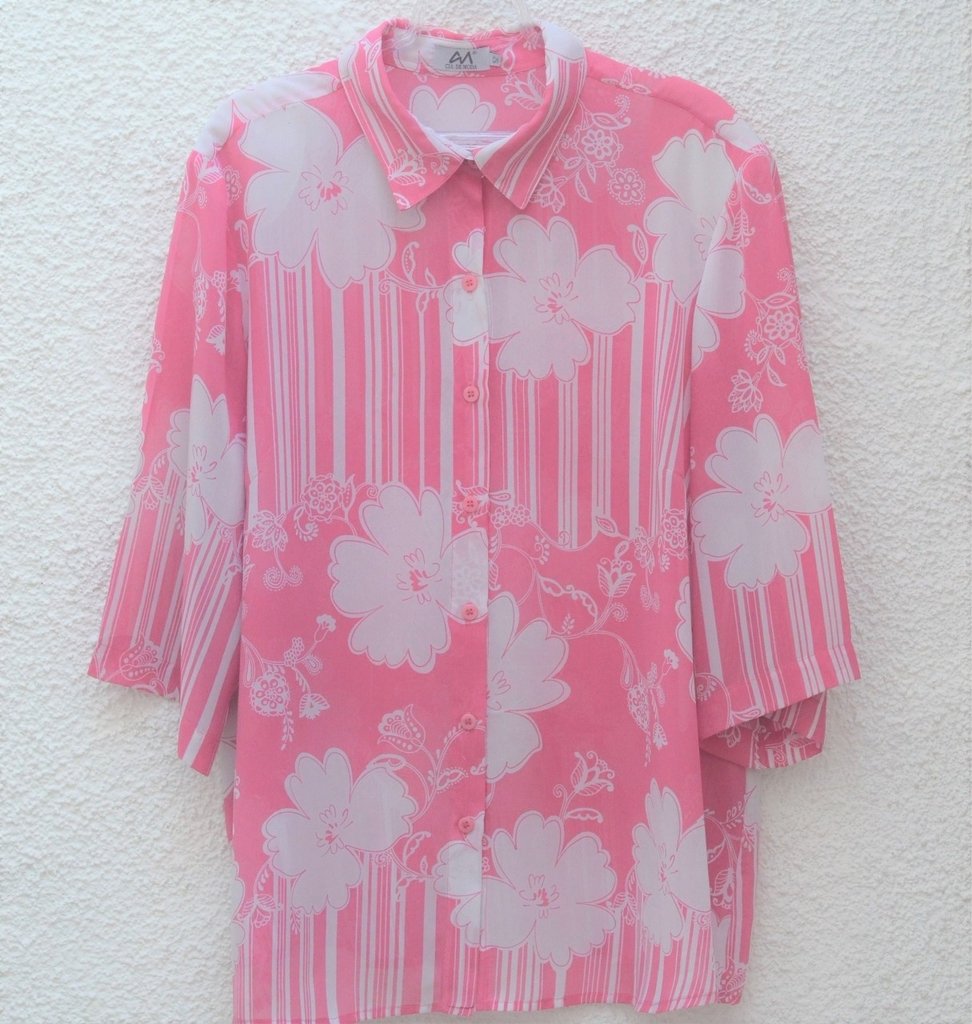 camisa rosa e branca