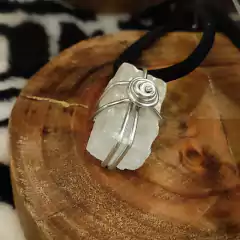 Colar Calcita Branca