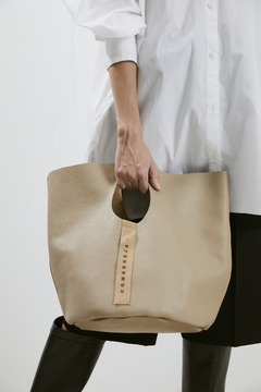 Imagen de #001 BOLSA DE MANO CON MANIJA CALADA