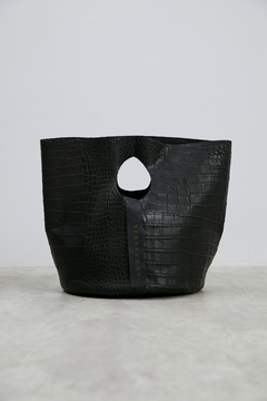 #010 BOLSA DE MANO CROCCO CON MANIJA CALADA