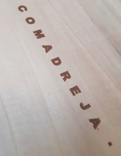 #003 BOLSA DE HOMBRO CON BASE DE MADERA - COMADREJA BOLSAS DE CUERO CON DISEÑO