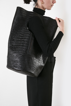 #011 BOLSA DE HOMBRO CROCCO CON MANIJAS CALADAS