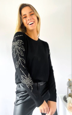 Sweater con aplique en mangas negro