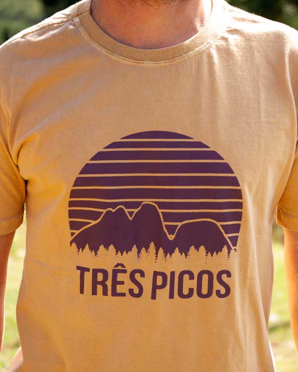 Camiseta Três Picos | Up The Mountain