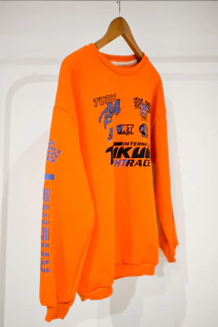 BUZO OVERSIZE RACE NARANJA - comprar online