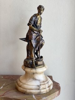 Escultura em bronze “O Ferreiro” na internet