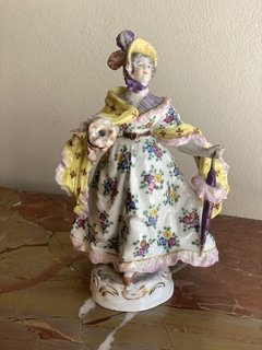 Escultura em porcelana “Dama com guarda-sol” - comprar online
