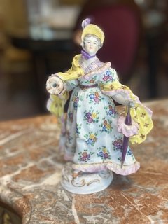 Escultura em porcelana “Dama com guarda-sol”