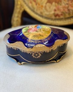 Caixa em porcelana europeia Louis XV