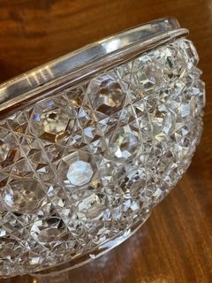 Centro de mesa em cristal Baccarat e borda em prata de lei na internet