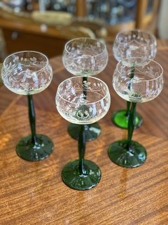 Conjunto de taças em cristal europeu com flores em satiné - comprar online