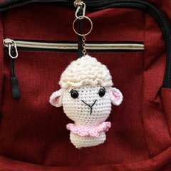Chaveiro ovelha branca em amigurumi - comprar online