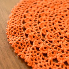 Toalhinha cor de laranja em crochê - loja online