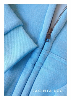 CAMPERA CELESTE SIMPLE en internet