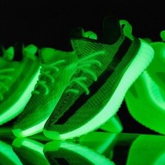 Adidas Yeezy Boost 350 V2 "Glow In The Dark" - comprar online