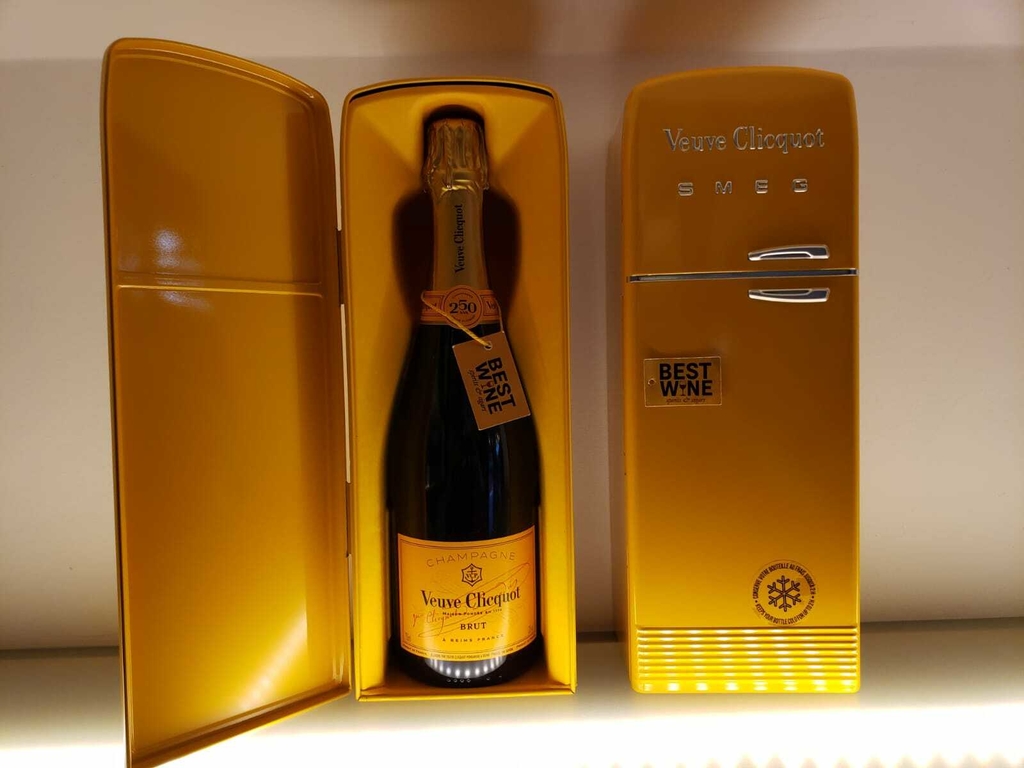 champagne veuve clicquot smeg