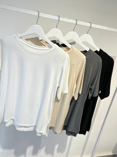 REMERA CUELLO REDONDO LISO