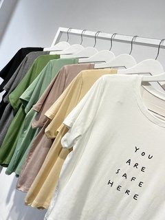 REMERA YOU ARE SAFE HERE en internet