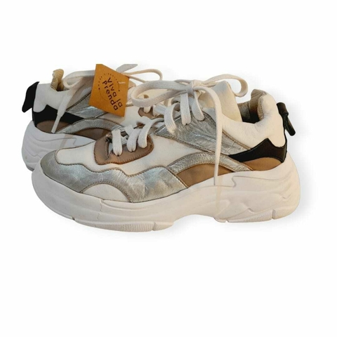 Zapatillas blancas plataforma simil cuero c/detalles plateadas nº36 FB