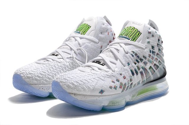 Tênis Nike LeBron 17 Command Force