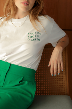 T-shirt Chicago A Voz do Amor - Branca - comprar online